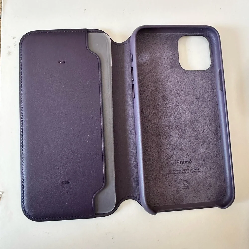 NEW! IPHONE 11 PRO LEATHER FOLIO